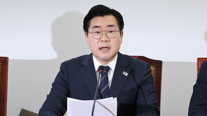 더불어민주당 박찬대 원내대표가 23일 국회에서 열린 기자간담회에서 발언하고 있다.