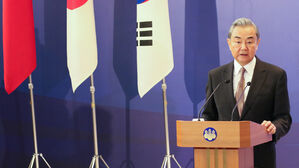 왕이 "오염수 2차 분석 문제없으면 일 수산물 수입 재개 진전"