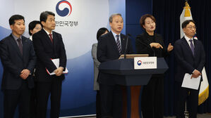 7일 서울 종로구 정부서울청사에서 열린 학생 복귀 및 의대교육 정상화 브리핑에서 의과대학 선진화를 위한 총장협의회 회장단 양오봉 대교협 회장이 발언하고 있다.(사진=연합뉴스)