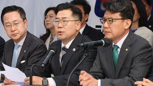 야당 "윤석열 신속 파면" 헌재 고강도 압박&hellip;"이재명 무죄" 여론전도