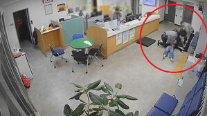 "딸이 숨을 안 쉬어요"&hellip;심폐소생술로 심정지 20대 살린 경찰관