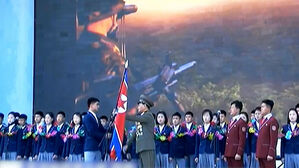 "전방 가겠다" 고교 졸업생 입대 탄원 선전 벌이는 북한