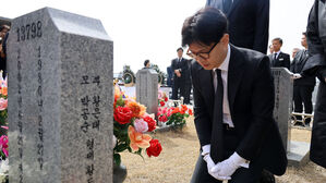 대전현충원 찾은 한동훈&hellip;이재명 2심에 "정의 실현돼야"
