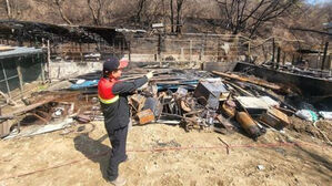 산불 뒤덮었는데 "밤마다 몰래 불 지펴"&hellip;공무원들 긴장