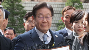 '선거법 항소심' 이재명, 법원 도착&hellip;취재진 질문에는 묵묵부답