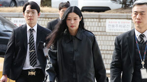 검찰, '입시비리 혐의' 조민에 징역형 집유 구형&hellip;내달 선고
