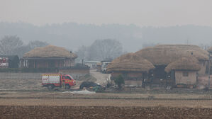 긴장감 휩싸인 하회마을&middot;병산서원&hellip;"아무렇지 않은 척해야 견뎌"
