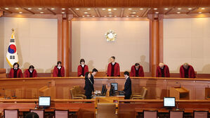 헌재 "보복 범죄 전과로 택시 면허 취소한 건 합헌"