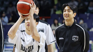 KBL 올스타 유니폼 경매서 허훈&middot;허웅 형제 나란히 1, 2위