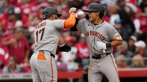 이정후, 개막전 볼넷 2개 2득점&hellip;9회 역전 시발점