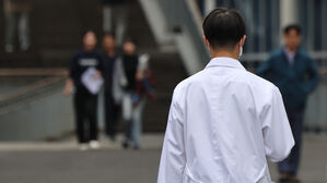 서울대학교 의과대학생의 등록 마감일인 27일 서울대 의대 모습.(사진=연합뉴스)