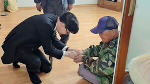 경북 산불 피해현장 찾은 한동훈&hellip;이재민 위로&middot;희생자 조문