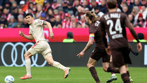 장크트파울리와의 경기에 출전한 김민재(왼쪽) (사진=AFP, 연합뉴스)