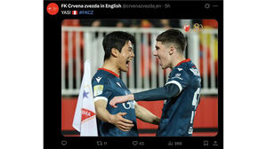 동료와 기쁨 나누는 설영우 (사진=츠르베나 즈베즈다 X 캡처, 연합뉴스)