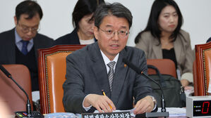 답변하는 김정원 헌재 사무처장(사진=연합뉴스)