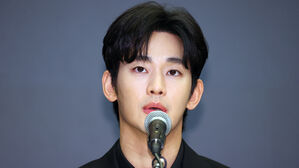 "김수현은 보물…왜  못 알아주나" 팬들이 쓴 신문광고