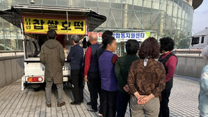 "오늘 아니면 못 올 것 같아서" 안동 대피소서 호떡 구운 60대