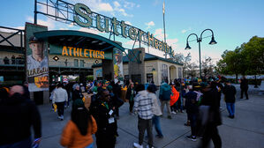 MLB 애슬레틱스, 새크라멘토 시대 개막