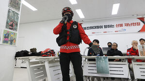 "산불 끄라며 준 헬멧에 곰팡이" 처우 개선 요구에 "예산 없다"