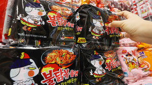 미 관세폭풍, 불닭 등 K푸드 수출 줄어드나&hellip;패션 &middot; 뷰티도 촉각