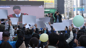경제계 "헌재 결정 존중&hellip;사회 안정&middot;경제 활력 제고 힘 모아야"