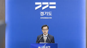 김동연 경기도지사가 4일 경기도 수원시 경기도청에서 윤석열 대통령 탄핵심판 선고 관련 입장을 발표하고 있다.(사진=경기도 제공, 연합뉴스)