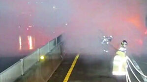 평택 남양대교서 탱크로리 차량 화재&hellip;인명피해 없어