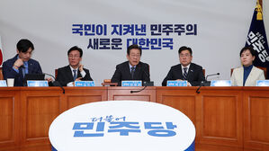 민주 "국민의힘, 정당 해산 사유 차고 넘쳐&hellip;윤 출당 조치해야"