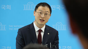 내란특검, '국회 계엄해제 방해' 관련 김상욱 참고인 조사