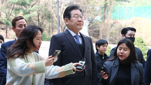 이재명, 5월에도 대장동 재판&hellip;법원 "선거일정 서류 제출하라"