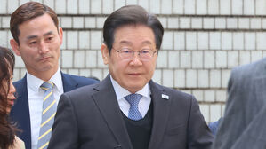 이재명, 본인 대장동 재판 출석&hellip;말 없이 법정으로
