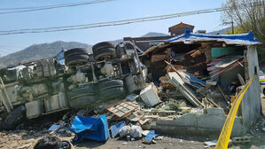 '주택 덮쳐 사망사고' 만취 레미콘 운전사, 두 달 전에도 음주사고