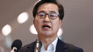 김동연, 인천공항서 대선 출마 선언&hellip;"정권교체 이상의 교체 필요"