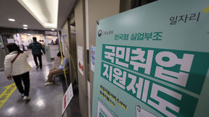 3월 취업자 19만3천명↑&hellip;제조업&middot;건설 일자리는 급감