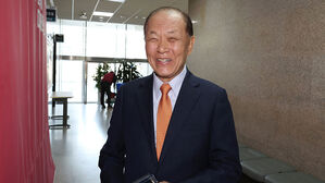 황우여 "한 대행 꽃가마 없다&hellip;만약 뜻 있다면 금주 결정해야"