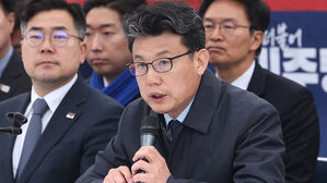 진성준 "한 대행이 미국 요구 다 들어줬나 의심 제기&hellip;국민 불안"