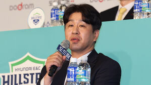 KOVO, '코치 폭행 혐의' 김종민 도로공사 감독 징계 결정 보류
