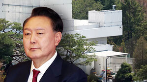 오늘 오후 5시 관저 떠나는 윤&hellip;'김성훈 사퇴' 연판장