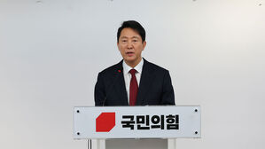 오세훈 서울시장이 12일 서울 여의도 국민의힘 당사에서 대선 불출마를 선언하고 있다.