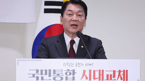 국민의힘 대선주자인 안철수 의원이 13일 서울 여의도 국회 의원회관에서 대선공약을 발표하고 있다.