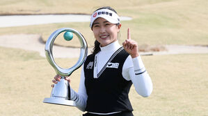 김민주, 강풍 뚫고 KLPGA 투어 첫 우승 달성