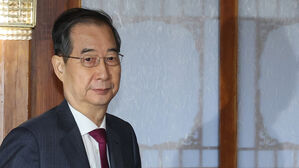 회의 입장하는 한덕수 권한대행(사진=연합뉴스)