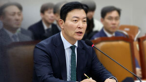 경찰, 대선 후 김성훈 재소환&hellip;비화폰 삭제에 박종준 수사선상
