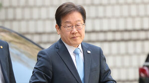 이재명 대장동 재판서 '대선 앞' 5월말 기일 지정 놓고 신경전