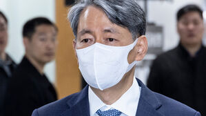 방첩사 과장 "계엄 당일 경찰에 '이재명&middot;한동훈 체포' 말해"