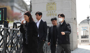 경호처, 대통령실 압수수색 불허&hellip;경찰과 5시간째 대치 중