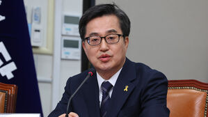 더불어민주당 대선후보 경선 주자인 김동연 경기지사가 16일 서울 여의도 국회에서 열린 공명선거 실천 서약식에서 경선에 임하는 각오를 밝히고 있다.(사진=연합뉴스)