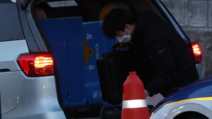 포렌식 장비 옮기는 경찰 특수단(사진=대통령통신사진기자단, 연합뉴스)