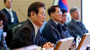 이재명 "손쉽게 증세 얘기하는 것 부적절&hellip;선택적 모병제 운영"