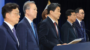 "또다시 의사 못 이긴 정부&hellip;의대 정원 회귀는 대국민 사기극"